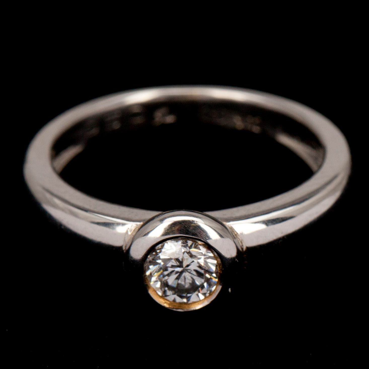 RING, briljantslipad diamant ca 0.30 ct uppskattningsvis W/si. 18K vitguld. Vikt 7,3 g.