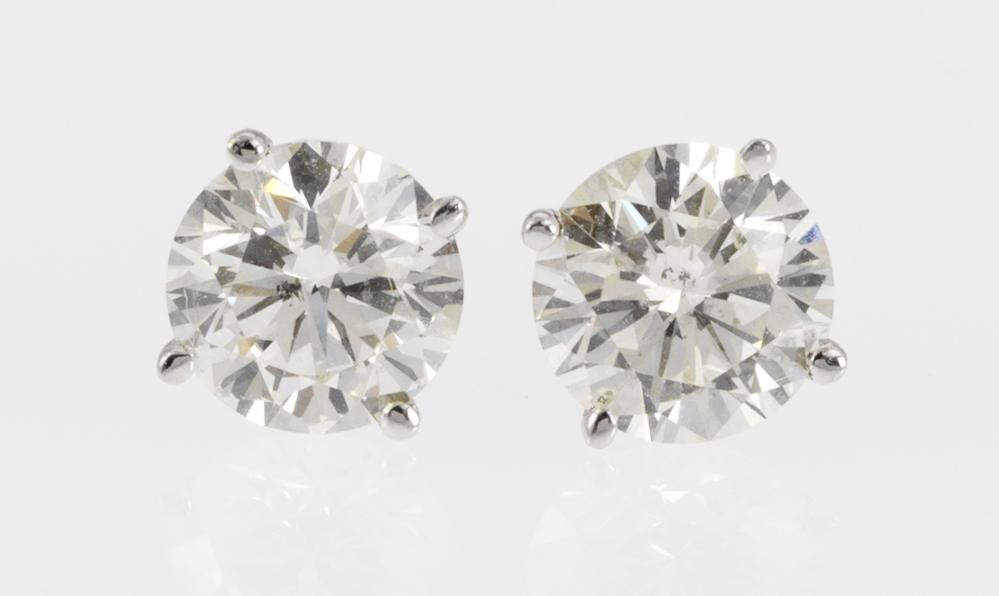 EARRINGS, brilliant cut diamonds, total weight 2.03 cts.