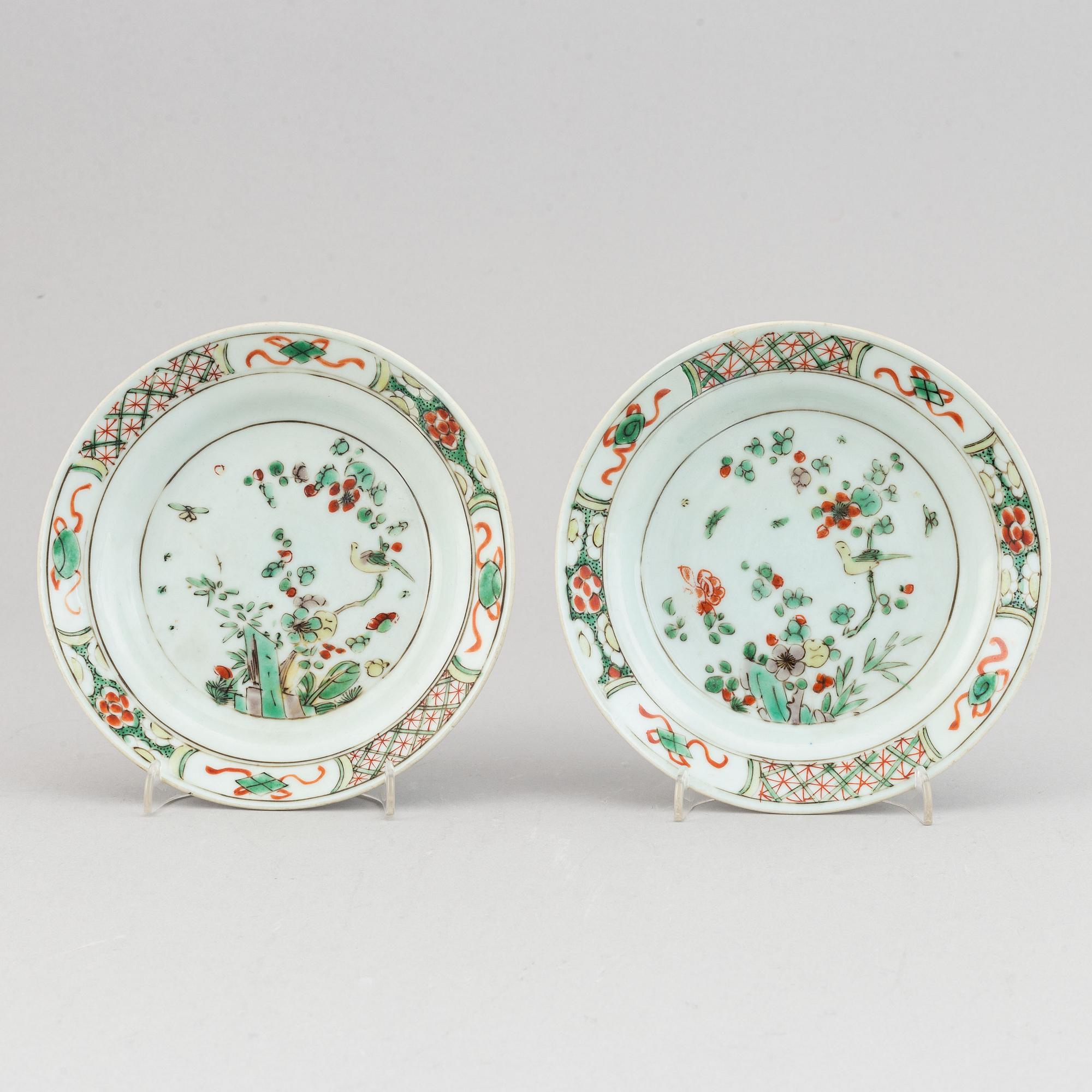 A pair of famille verte dishes, Qing dynasty, Kangxi.