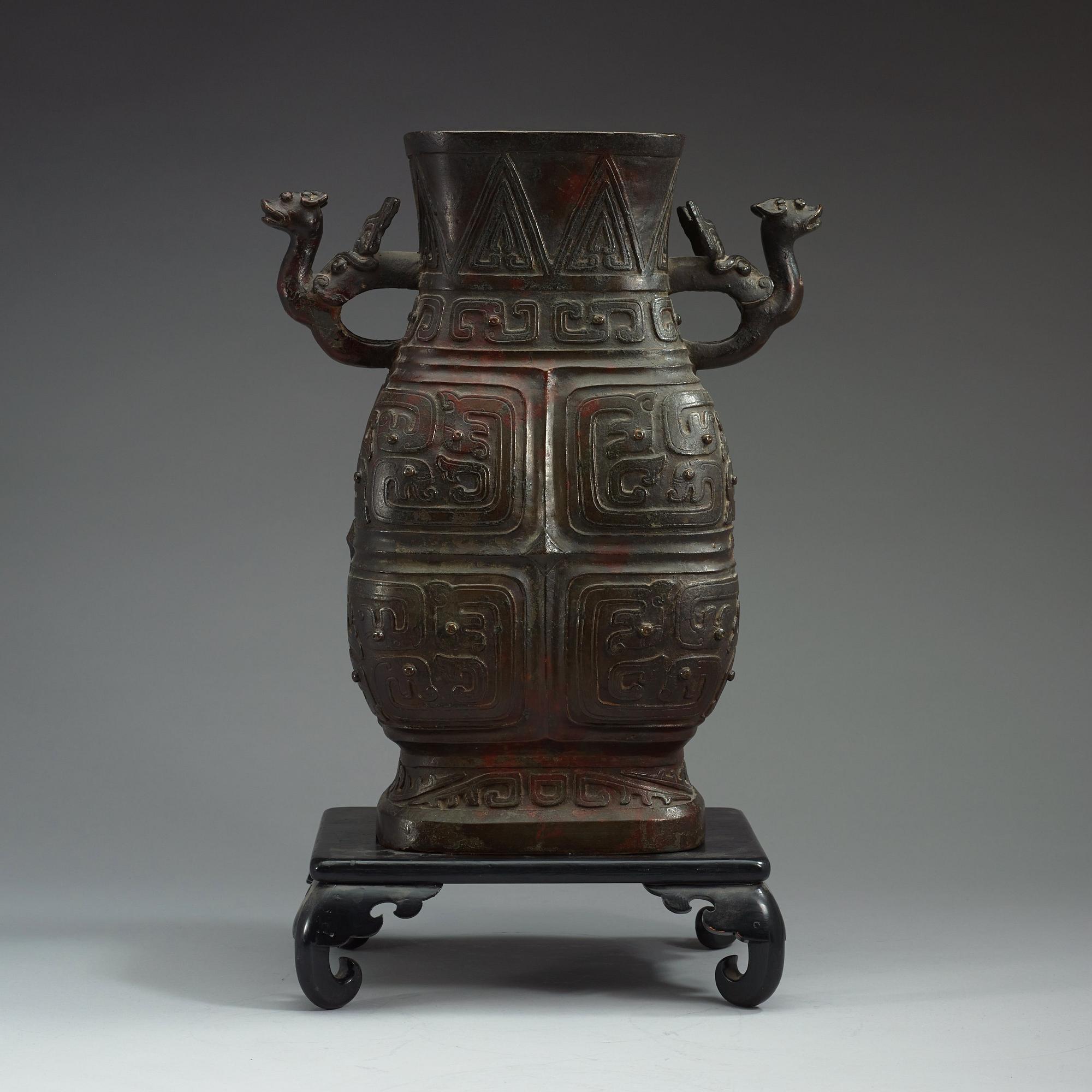 A bronze hu, Qing dynasty (1644-1912).