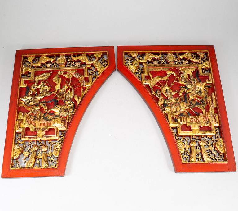 A pair of gilt lacquered wooden panels, Qing dynasty, 19th Century.