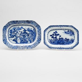 STEKFAT, 2 st, porslin, Kina, Qianlong 1736-1795.