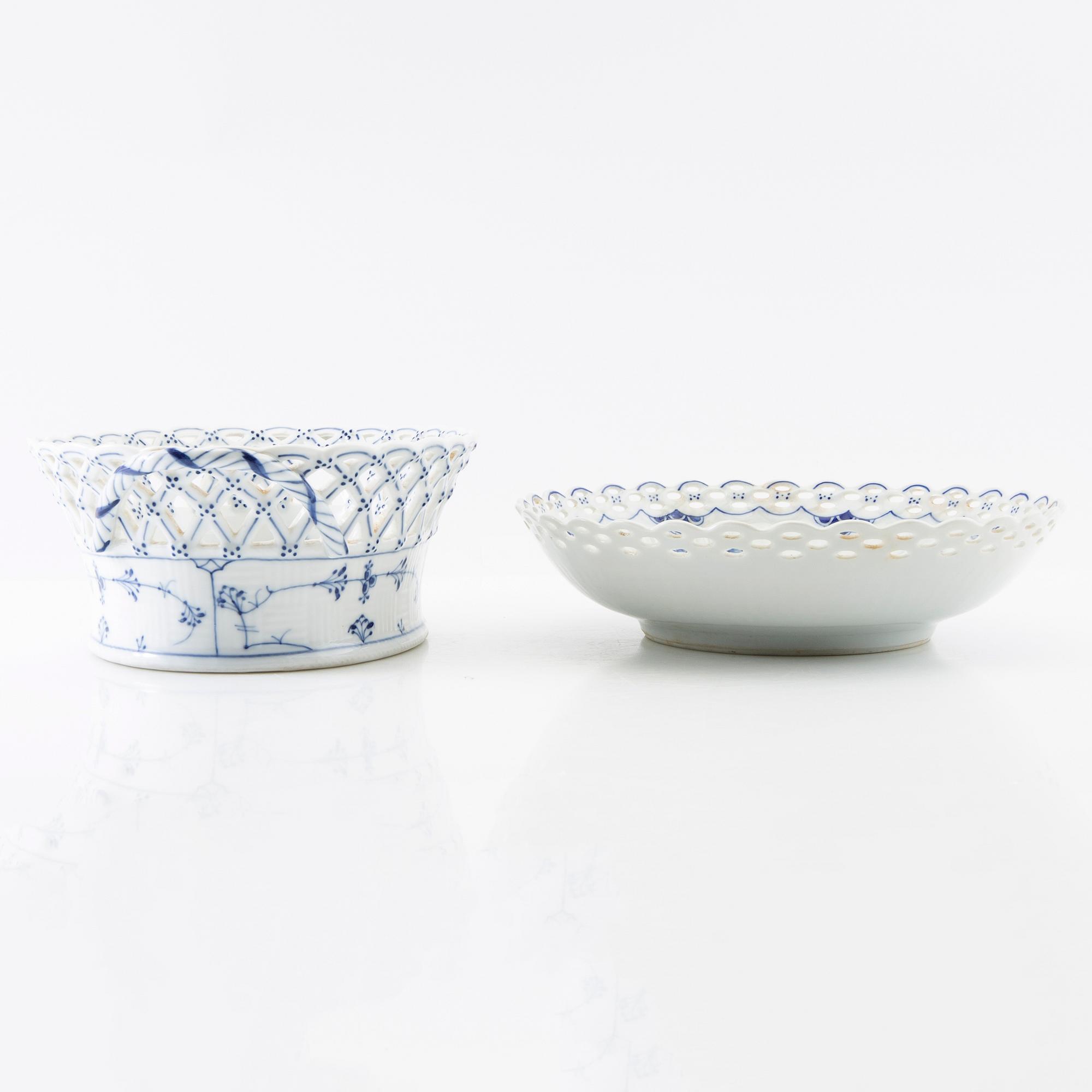 Galleried bowl "Musselmalet helblonde" Royal Copenhagen Denmark porcelain 20th century and bowl dish.