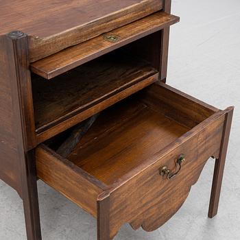 A mahogany bedside table, England, around 1900.