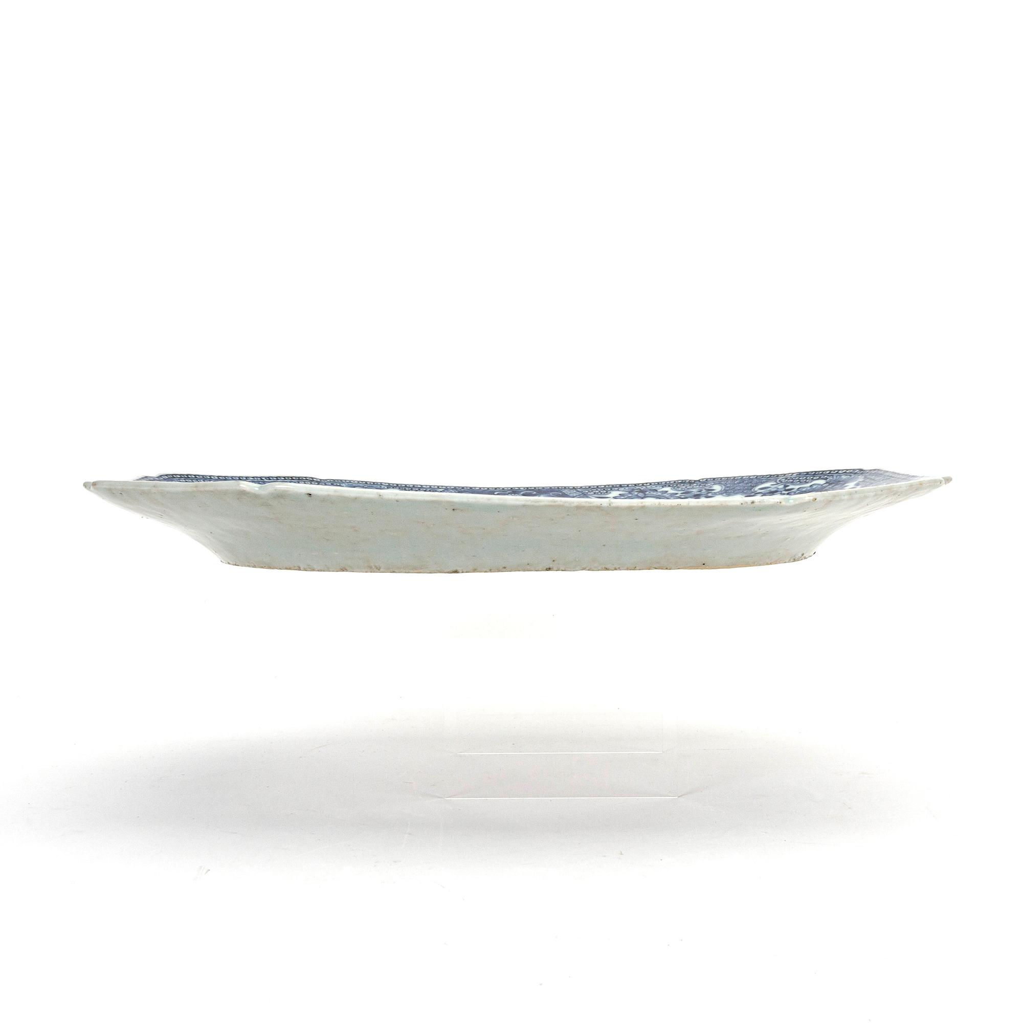 A Chinese Qianlong porcelain palte.