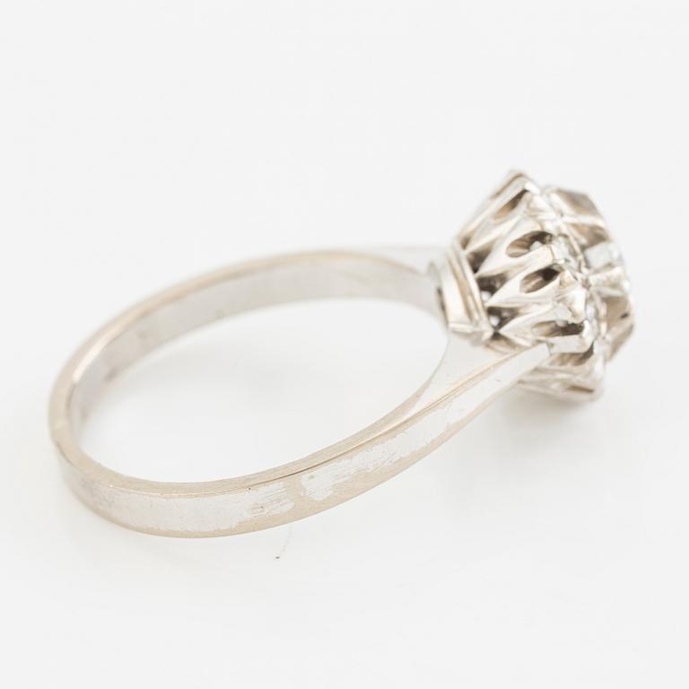 Ring, 18K white gold, camée model, set with brilliant-cut diamonds totalling 0.48 ct according to the inscription.