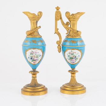 A French mantel clock, two urns and two depicters, second half of the 19th Century.