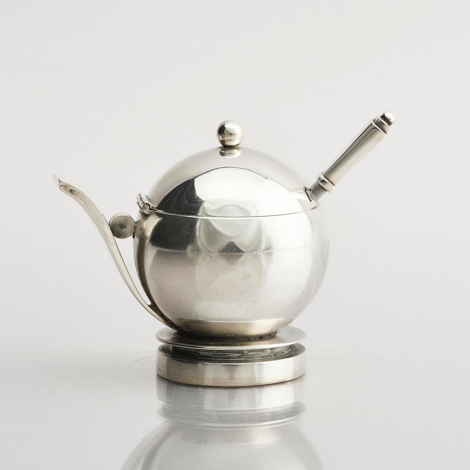 Georg Jensen, kryddsats, 4 delar sterling silver, design Harald Nielsen, modell "Pyramid", design nr 632, Köpenhamn 1945-51.