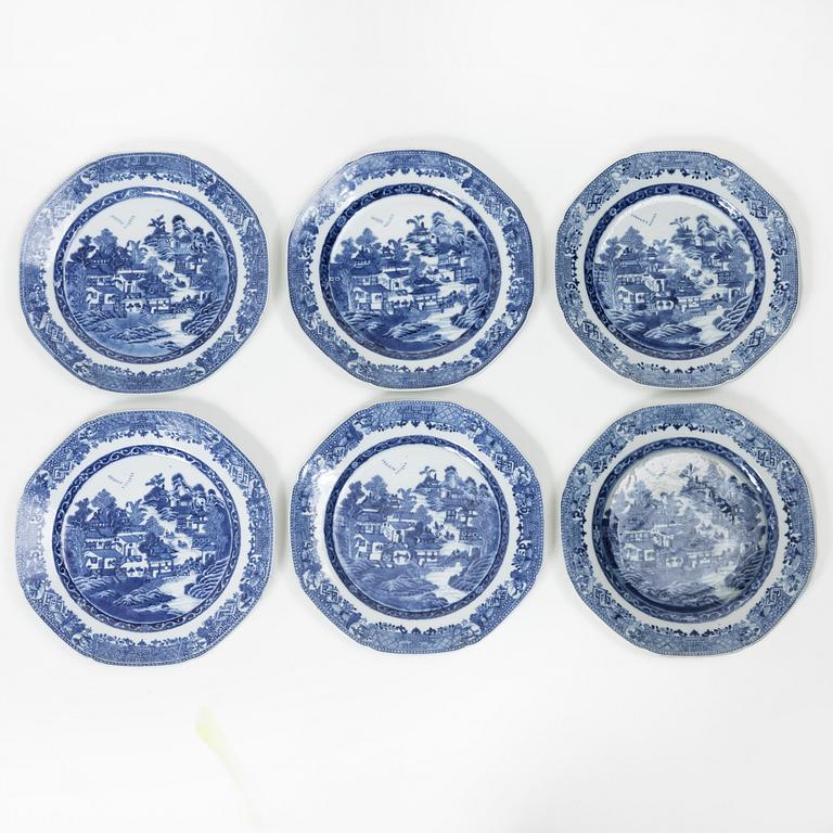 A set of six Chinese export porcelain dinner plates, Qing dynasty, Qianlong (1736-95).