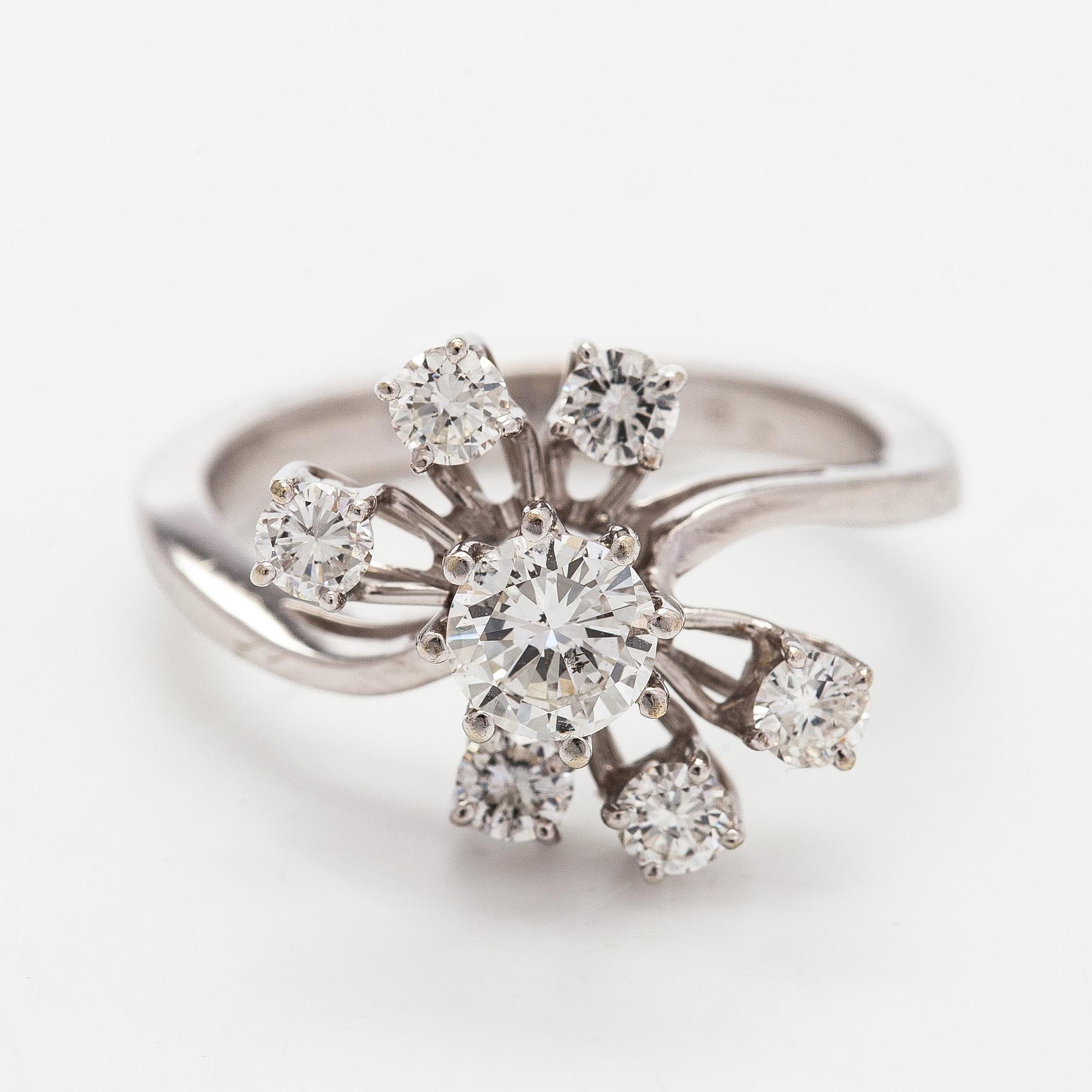 Ring, brilliant cut diamonds, 18K white gold.