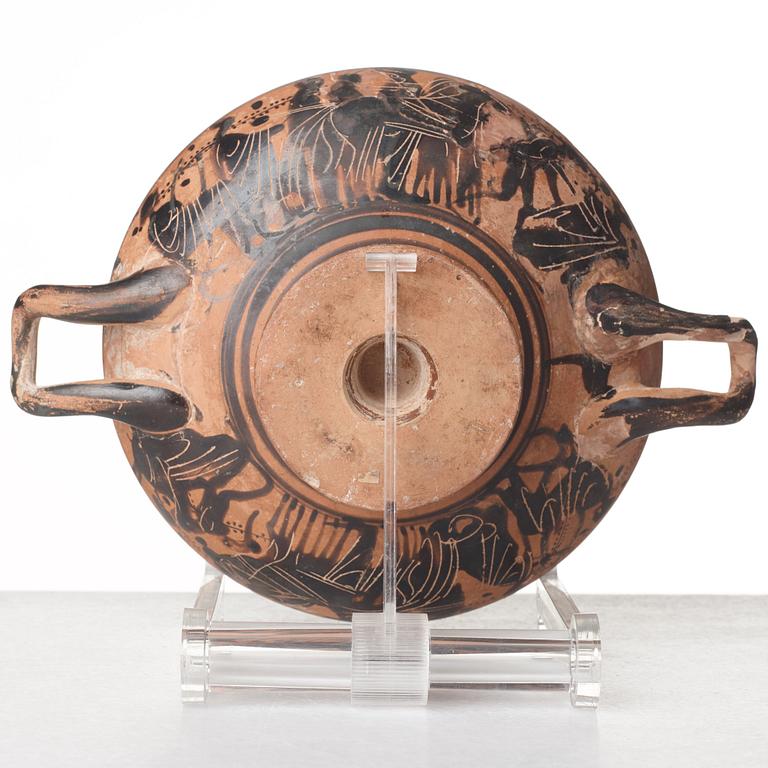 KYLIX, lergods. Attisk, svart-figurig, troligen omkring 520-510 f. Kr.