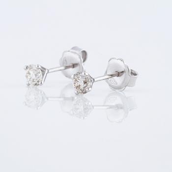 A pair of ca 0.80 cts brilliant cut diamond earrings.