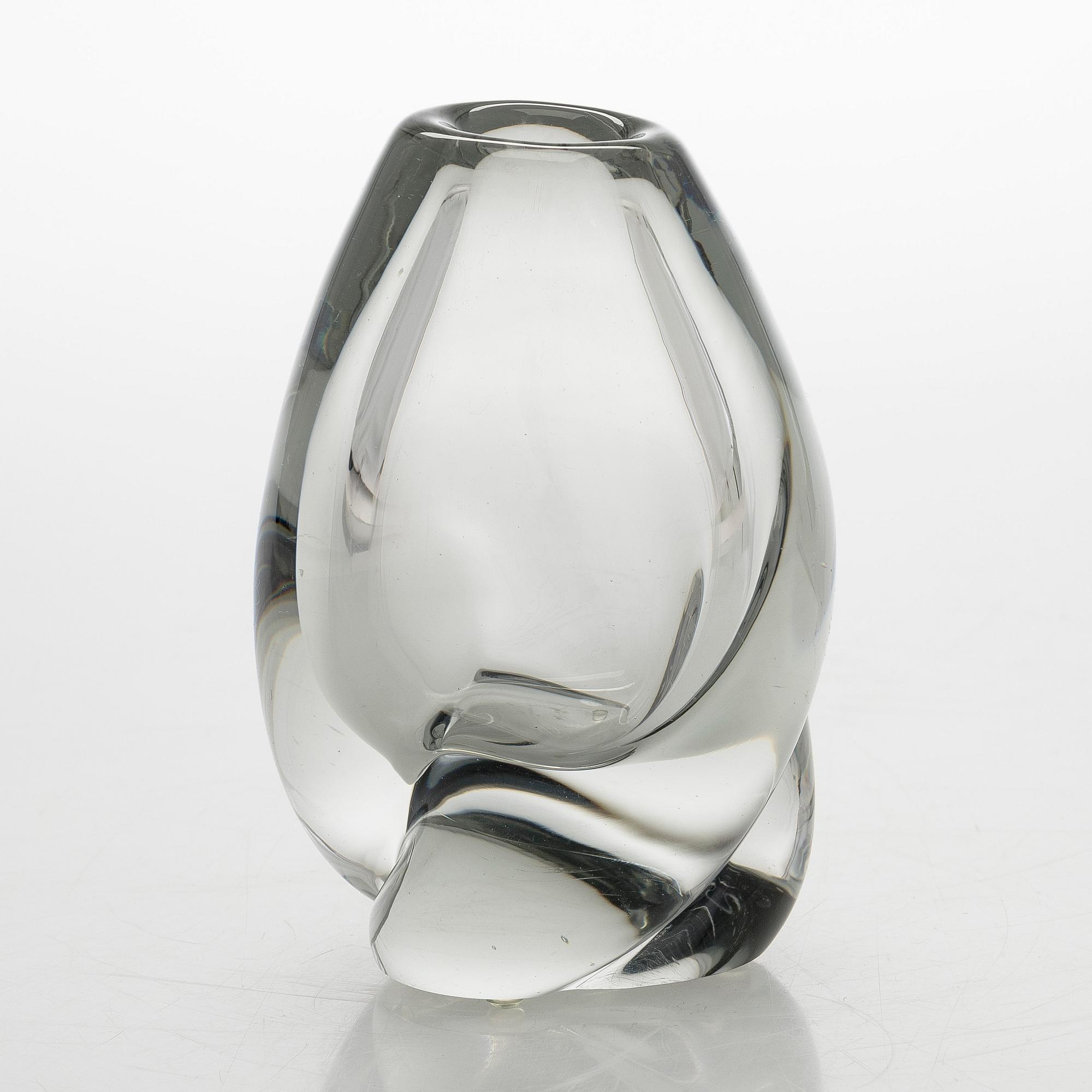 Gunnel Nyman, vas, modell "GN 35", signerad G. Nyman Nuutajärvi Notsjö -51.