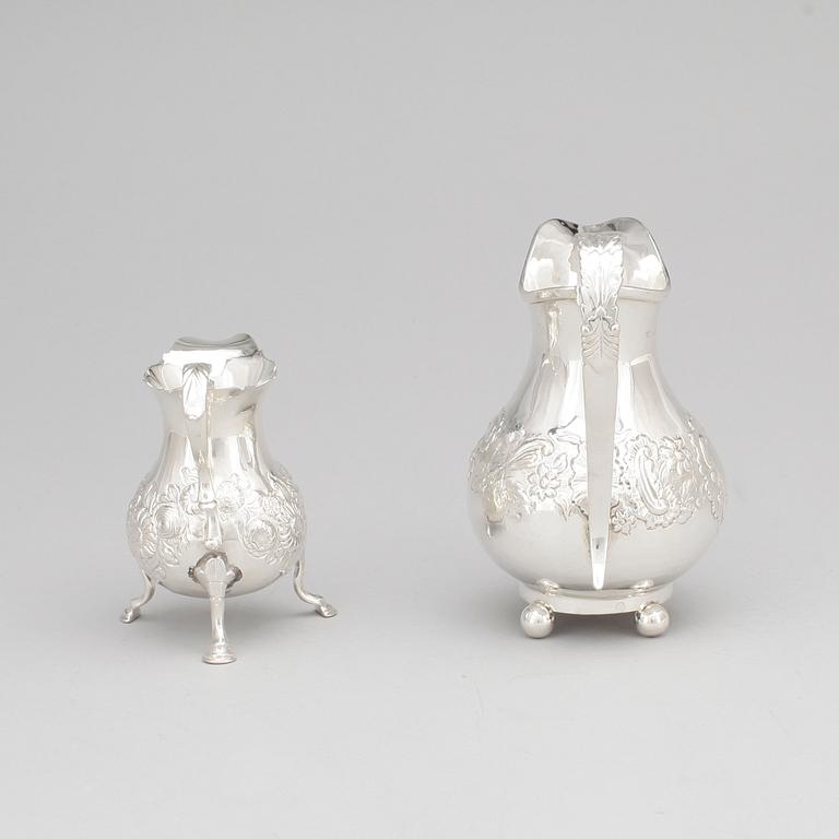 GRÄDDKANNOR, 2 st, silver, bland annat Robert Harper, 1863, totalvikt ca 246g.