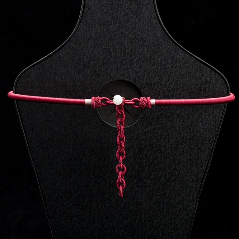 HALSBAND, siden och jadeit, nyproduktion.