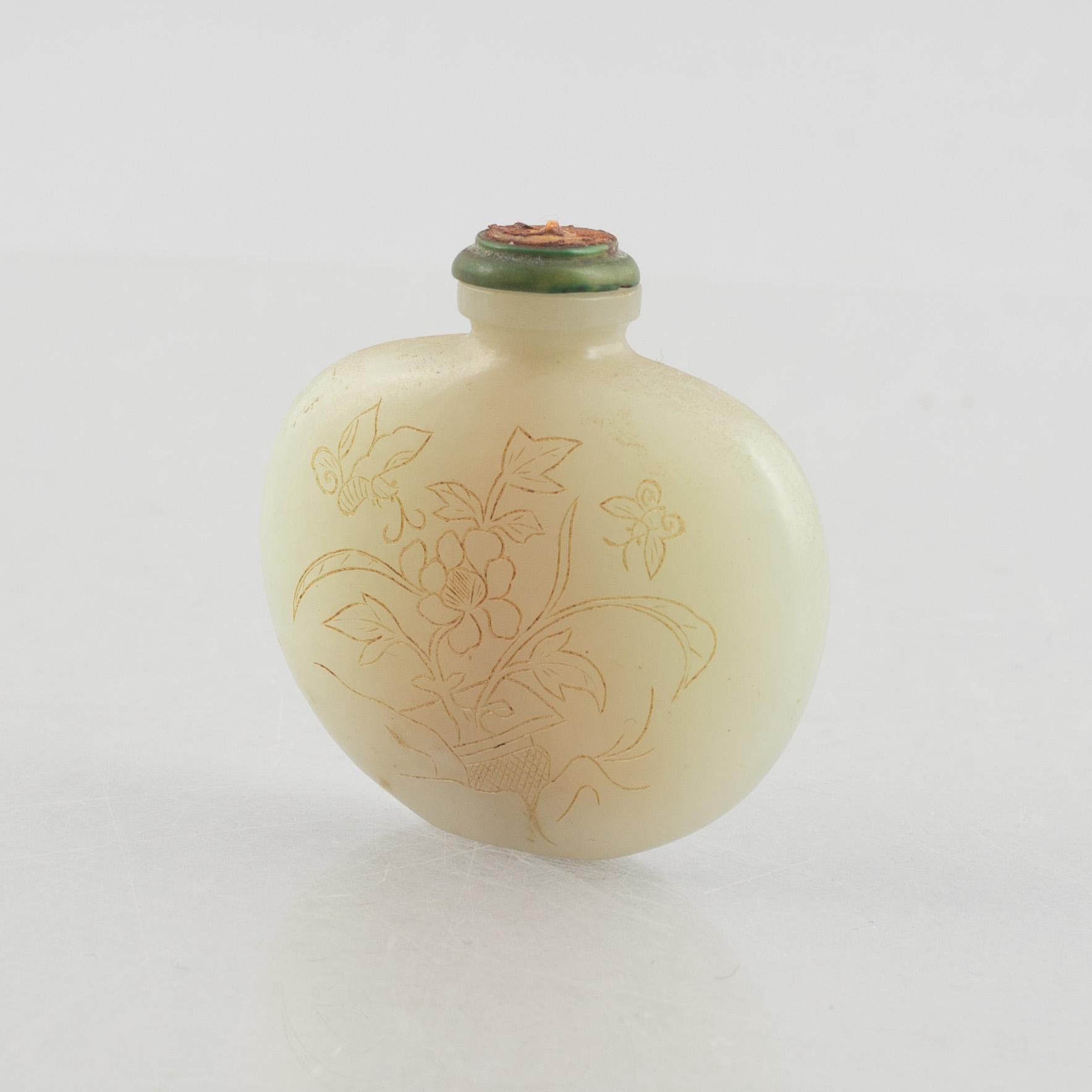 A group of three Chinese stone snuffbottles, 20th century.