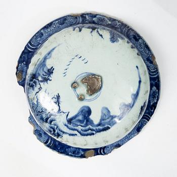 A large blue and white export porcelain urn with cover, China, Qianlong (1736-95).