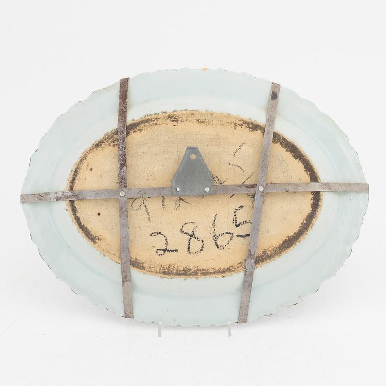 A Chinese porcelain blue and white charger, Qing Dynasty,  Qianlong (1736-95).