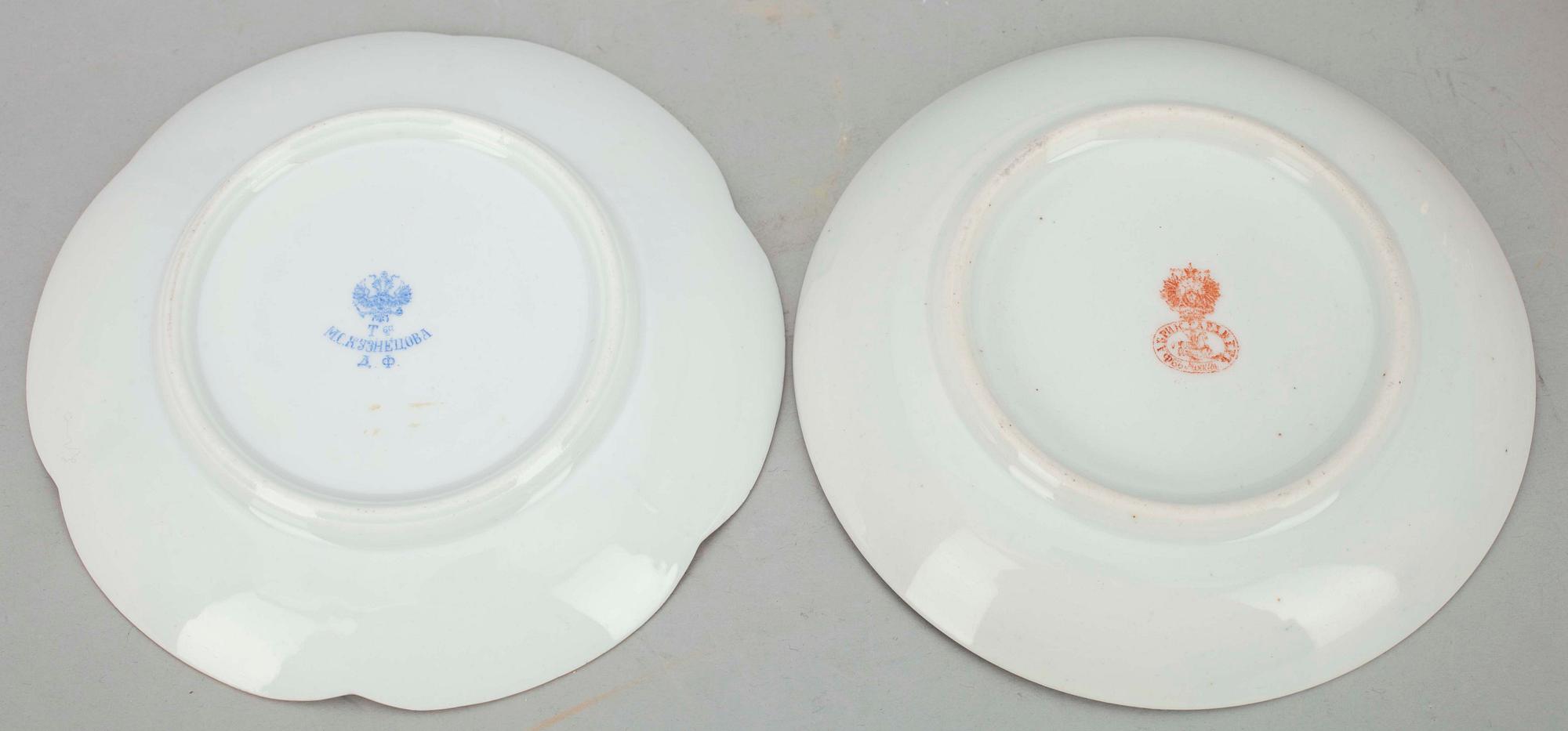 KAFFEKOPPAR, 2 st, porslin, Kuznetsov, Dulevo Fabrika resp Gardner, Moskva, Ryssland, 1800-talets senare hälft.