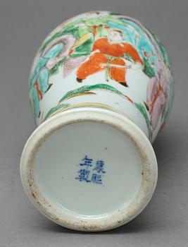 VAS, porslin, Kina 1800/1900-tal.