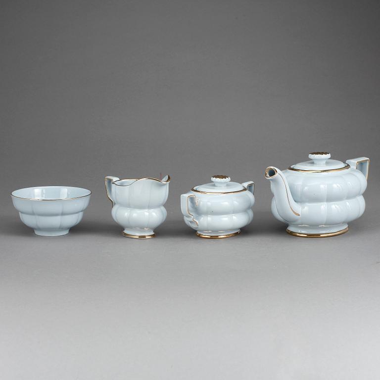 A tea set "Grand" by Arthur Percy for Gefle /Upsala-Ekeby porcelain factory. 15 pieces. Designed in 1930.