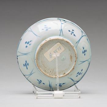 A set of four blue and white kraak dishes and a serving dish, Ming dynasty, Wanli (1572-1620).