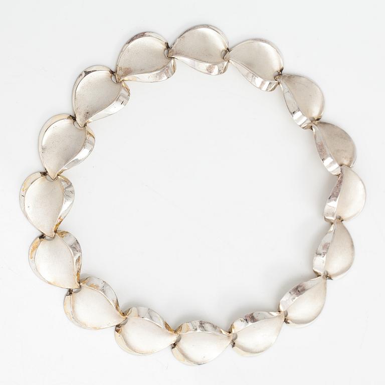 A necklace by Matti Hyvärinen, sterling silver, Sirokoru, Turku 1974.