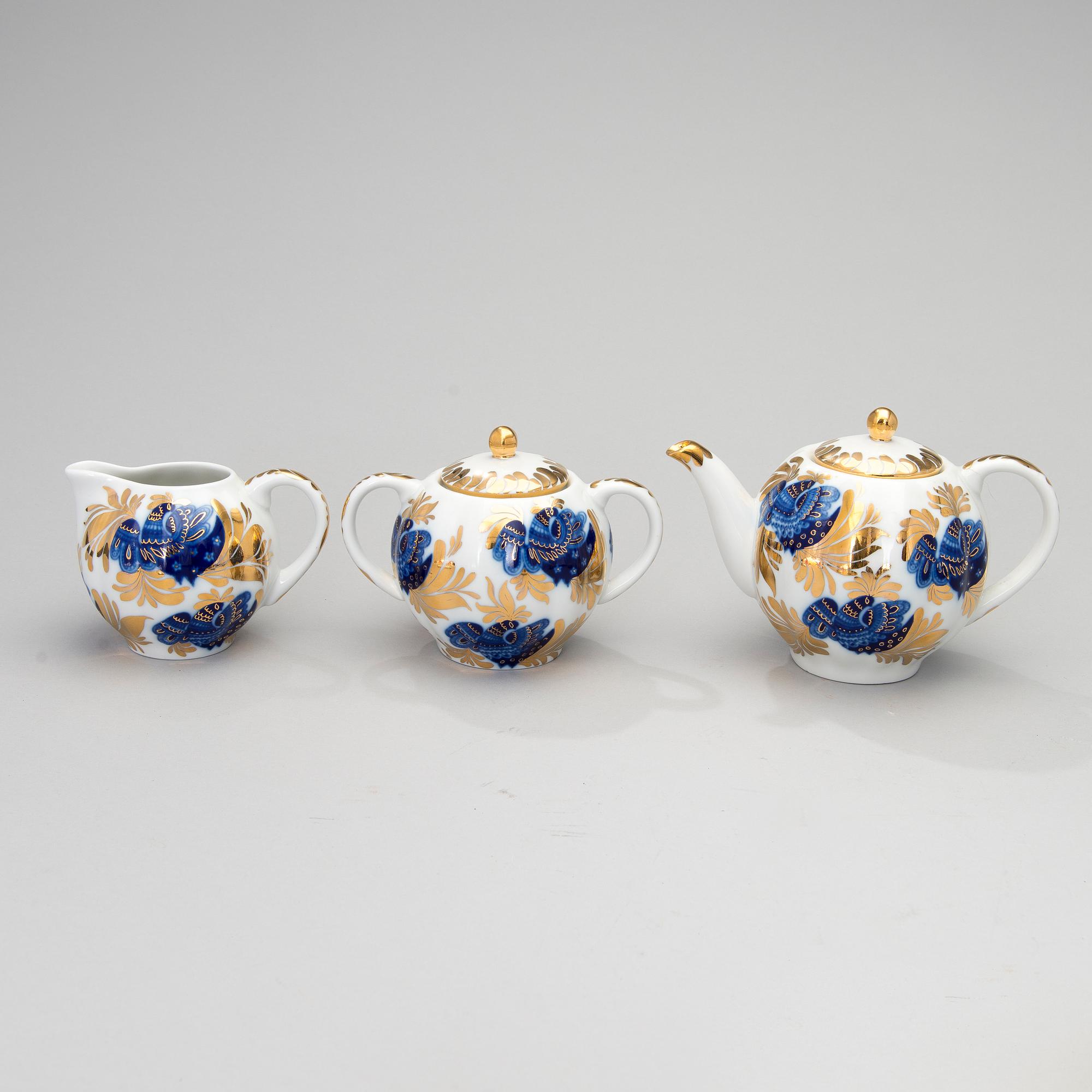 A 34-piece'Golden Garden' porcelain tea- and coffee set from Lomonosov, Soviet Union.