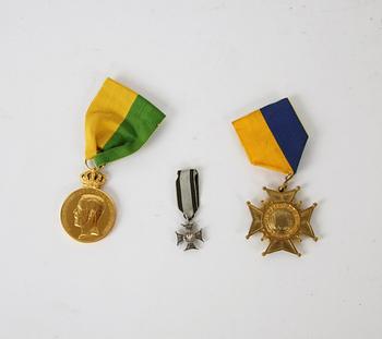 MEDALJER, 3 st. Af kungliga patriotiska sällskapet(brons) mm.