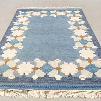 Matta rölakan signerad GG  (Gitt Grännsjö-Carlsson), ca 290x201 cm.