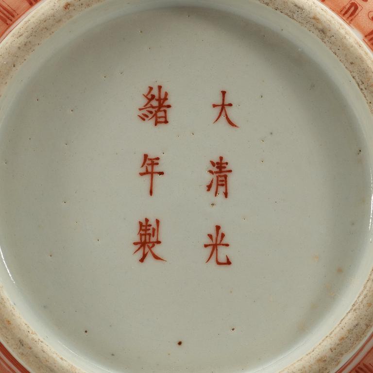 VAS, porslin, Kina, 1900-tal med Guangxu sex karaktärers märke.