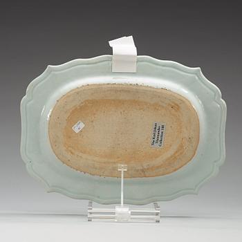 A famille rose serving dish, Qing dynasty, Qianlong (1736-95).