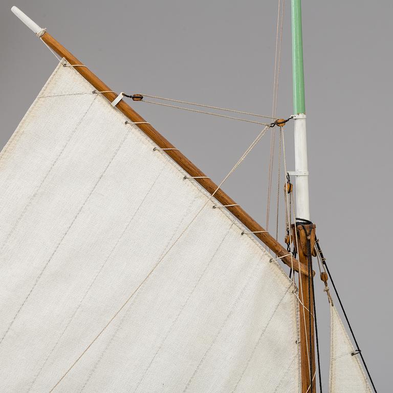 A mid 20th century shipsmodel.