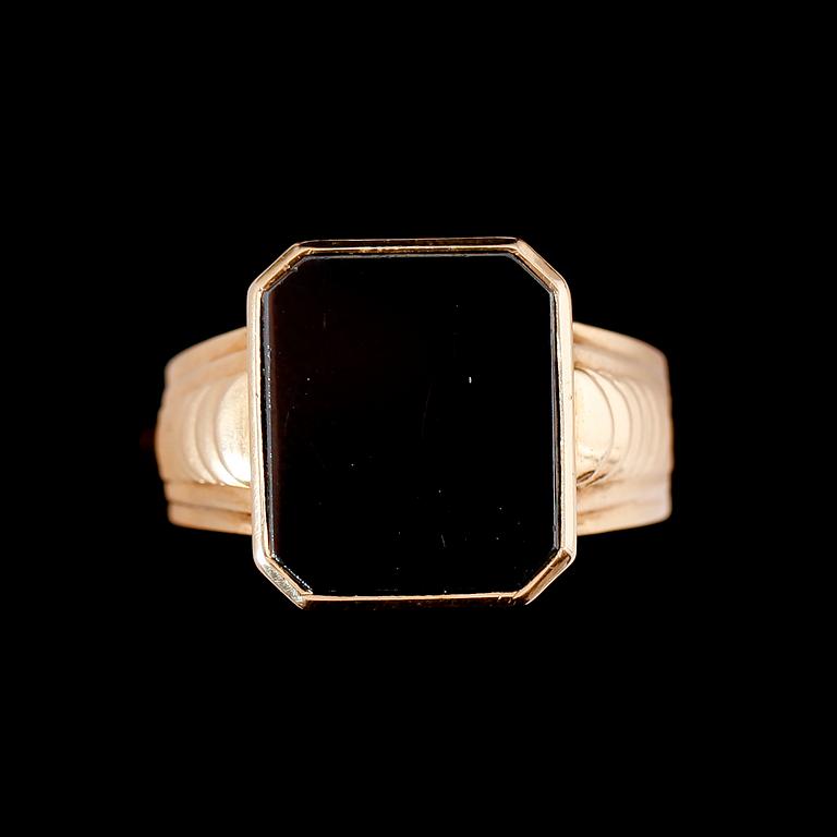 RING, 18 k, guld, K&BC, 1953. Total vikt ca 5 g.