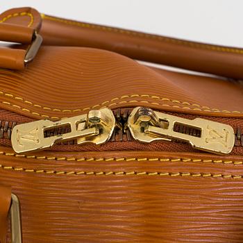 A BROWN EPI LEATHER KEEPALL 50 TRAVEL BAG.