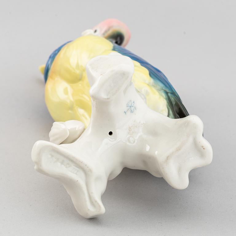 Three porcelaine figurines. Porzellanfabrik Karl Ens, Volkstedt-Rudolstadt.
