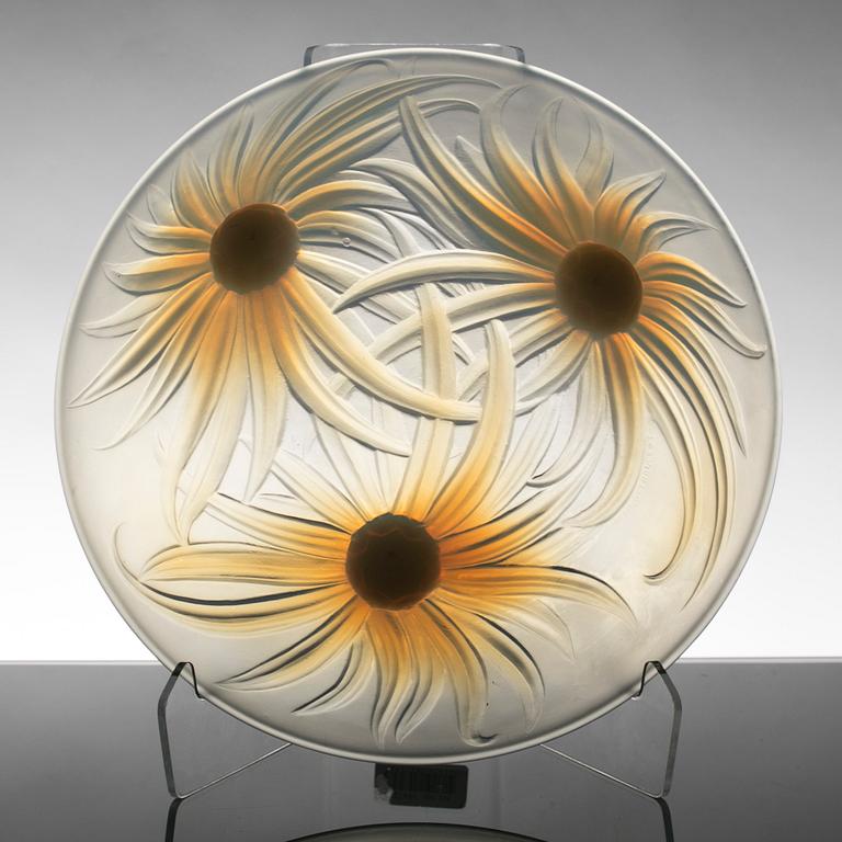 A FRENCH GLASS BOWL BY ETLING, from the first half of the 20th century.