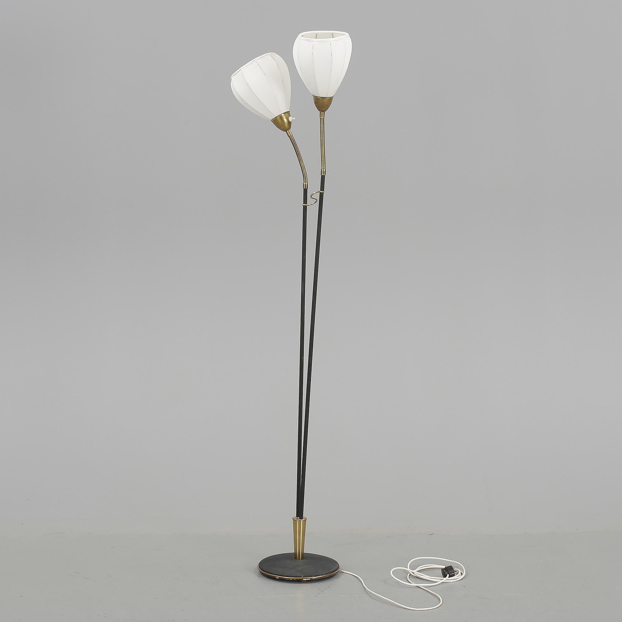 GOLVLAMPA, omkring 1900-talets mitt.