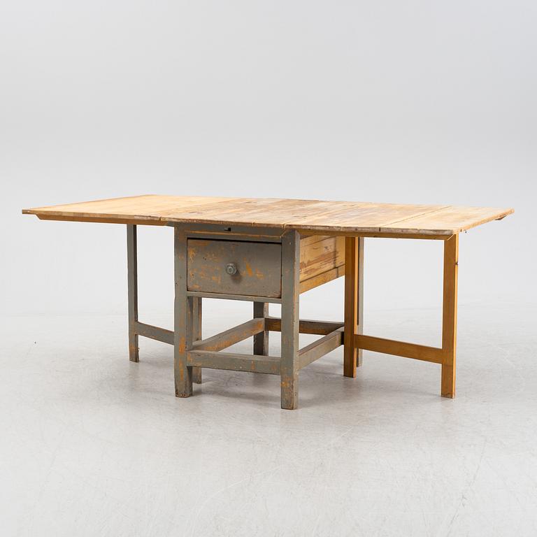 A 20th Century gate leg table.
