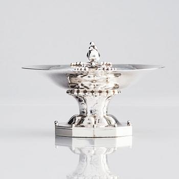 Georg Jensen, skålar, tre stycken, Köpenhamn 1918 (1915-1919), 830/1000 silver, design nr 42, svenska importstämplar GAB F 1918.