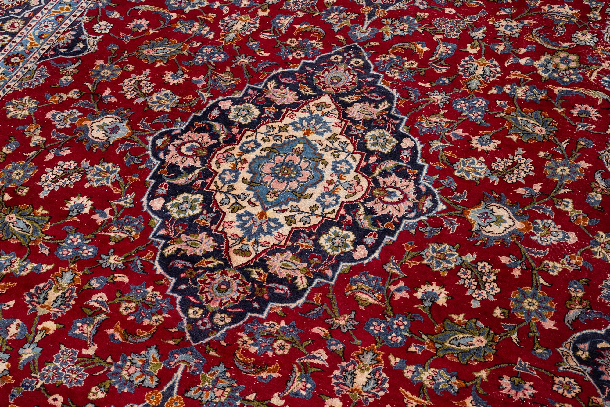 An oriental carpet, a. 419 x 295 cm.