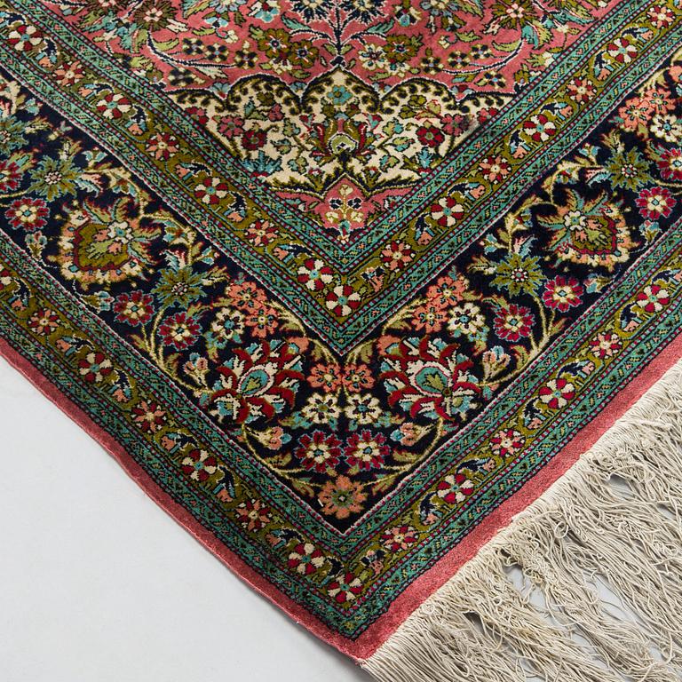 Matta, silke Ghom, centrala Persien, ca 205 x 145 cm.