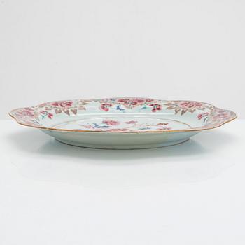 A Chinese porcelain dish, Qing dynasty, Qianlong (1736-95).