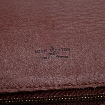 LOUIS VUITTON, a Monogram canvas "Petit Chantilly" shoulder bag.