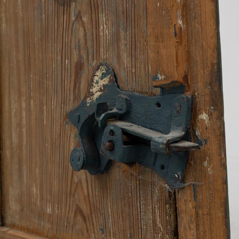 A painted wall cabinet, 19th century.