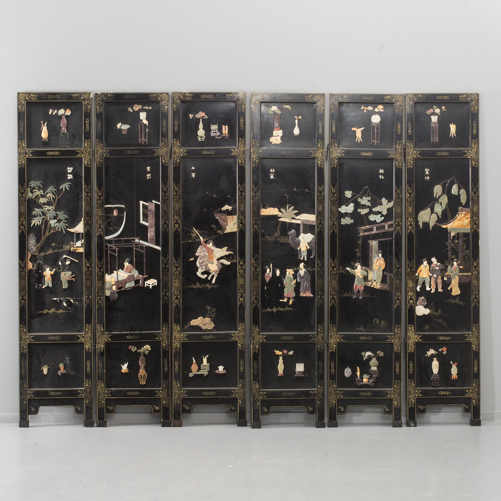 A MIDDLE OF 20TH CENTURY FOLDING SCREEN.