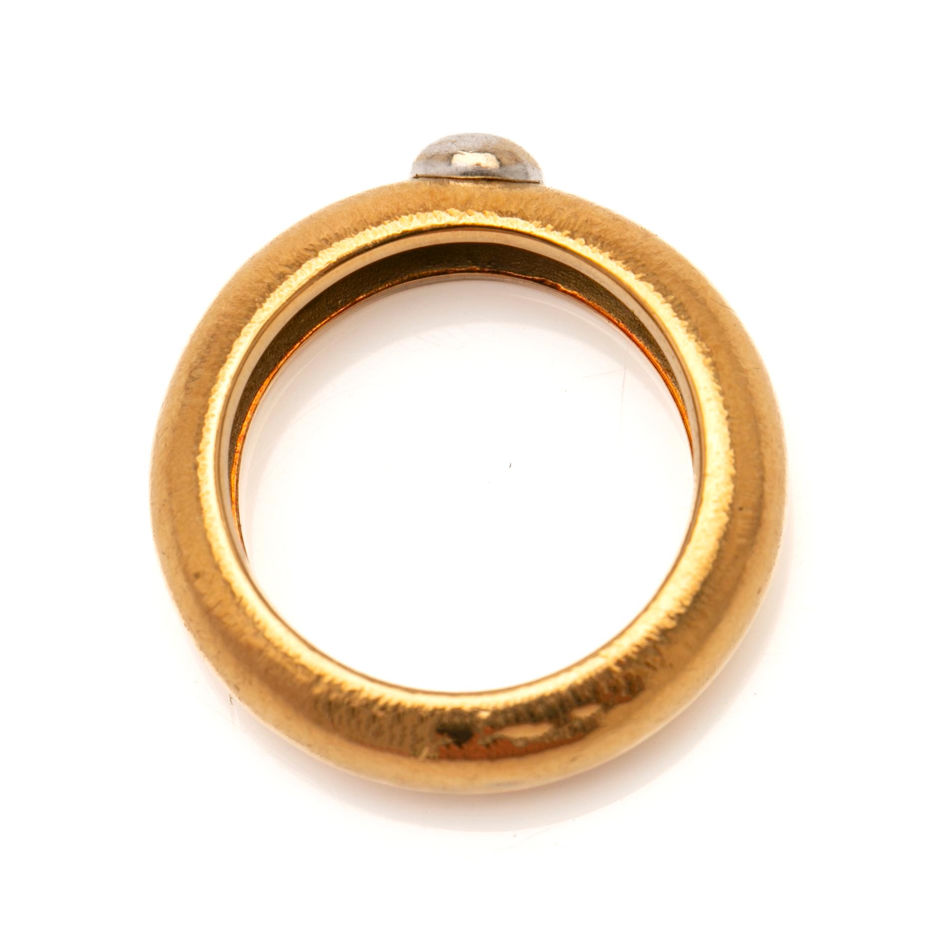 Ole Lynggaard, Ring, 18K gold, set with a brilliant-cut diamond weighing 0.06 ct.