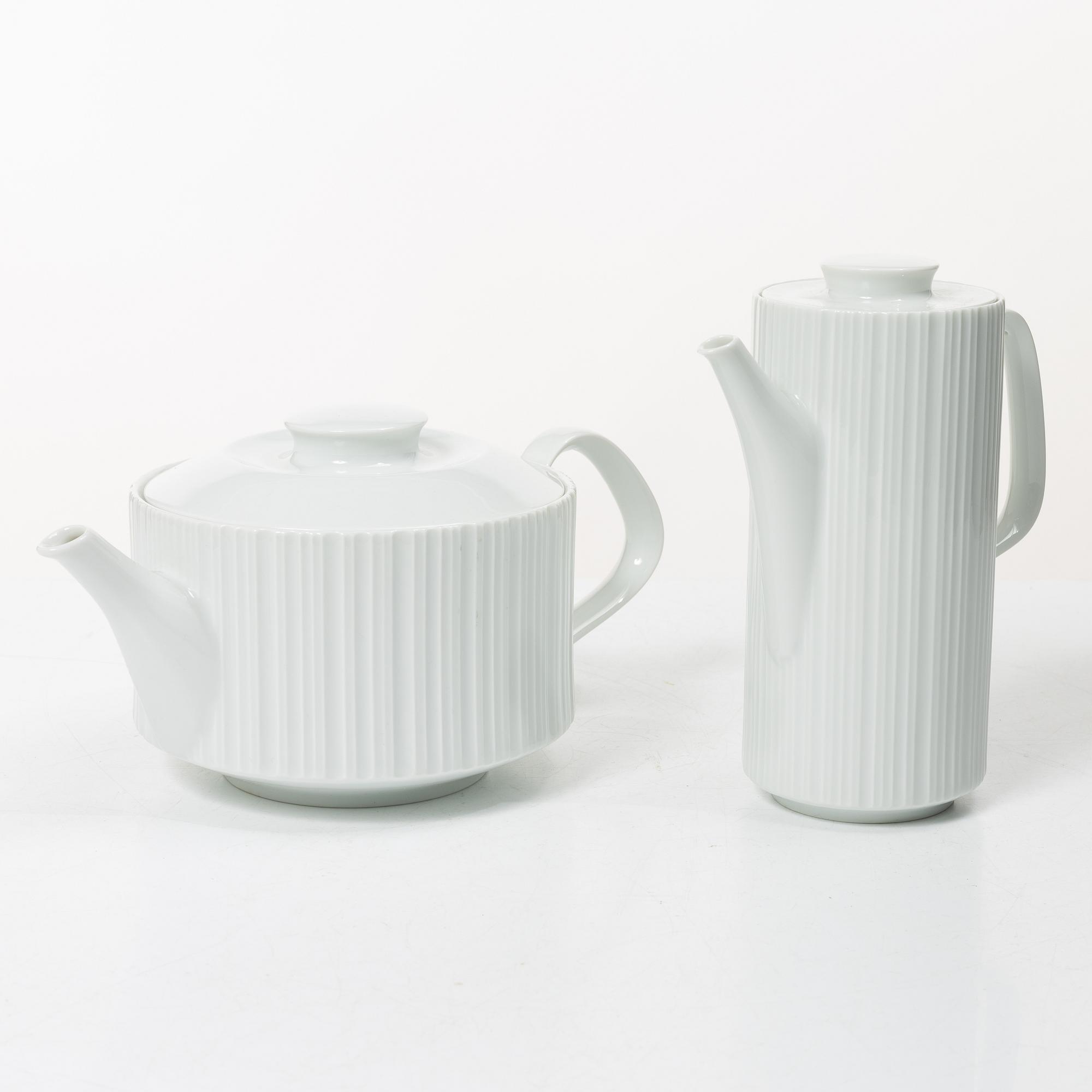 Tapio Wirkkala, A dinner service, 81 pieces, porcelain, “Variation”, Rosenthal Studio-line, designed in 1962.