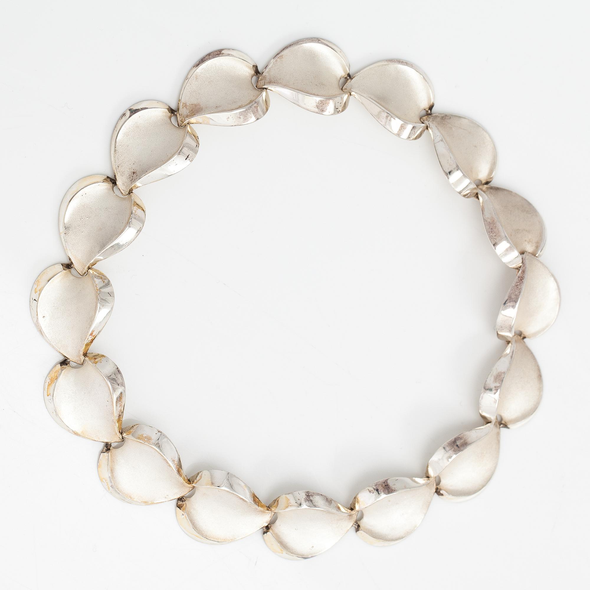 A necklace by Matti Hyvärinen, sterling silver, Sirokoru, Turku 1974.
