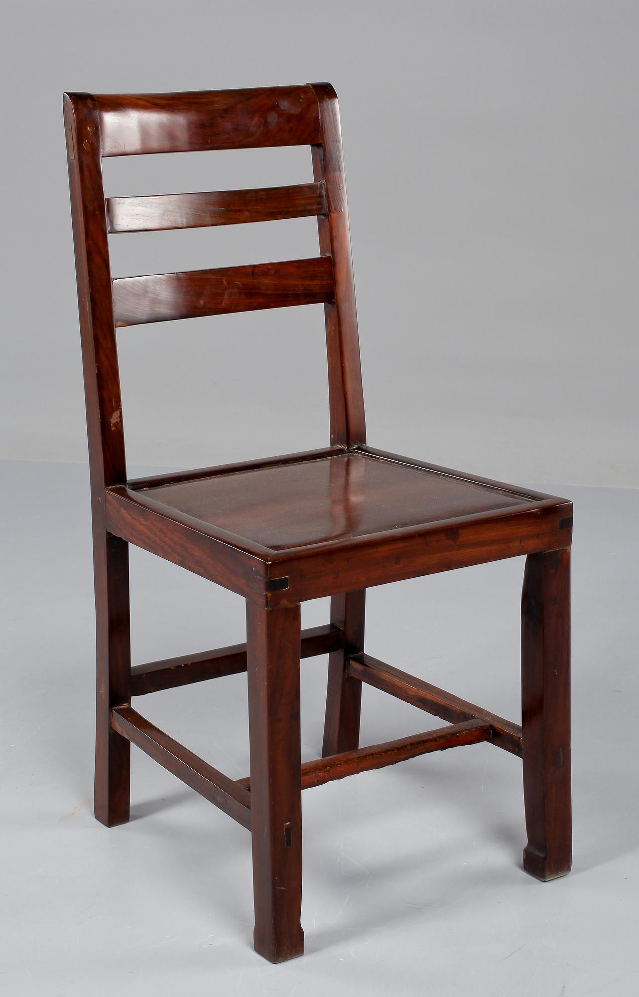 TOALETTBORD samt STOL, orientaliskt, 1900-talets senare hälft.